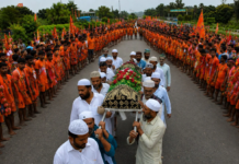 Kanwariyas Form Human Chain on UP Highway to Facilitate Muslim Youth’s Funeral Procession