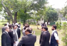 PTI Steps Up Pressure Over Imran Khan, Leaders-Workers Hold Protest Outside Supreme Court