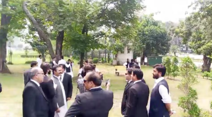 PTI Steps Up Pressure Over Imran Khan, Leaders-Workers Hold Protest Outside Supreme Court