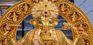 Gold, Diamonds And Ganpati Bappa: Hyderabad’s Unique 48-Kg Idol Steals The Show Gold, Diamonds And Ganpati Bappa: Hyderabad’s Unique 48-Kg Idol Steals The Show