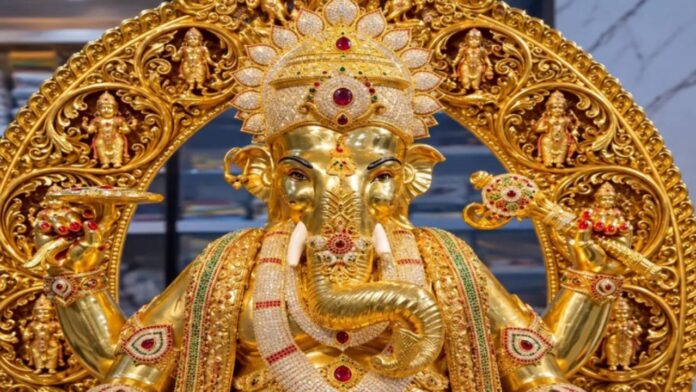 New Project - 2026-09-14T173905.802 Gold, Diamonds And Ganpati Bappa: Hyderabad’s Unique 48-Kg Idol Steals The Show