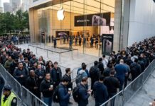 Apple Stores See Massive Turnout As iPhone 18 Pro Sales Kick Off Apple Stores See Massive Turnout As iPhone 18 Pro Sales Kick Off