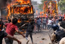 Bihar: 2 Killed During Vishwakarma Puja Procession, Mob Sets Truck Ablaze And Stones Police Bihar: 2 Killed During Vishwakarma Puja Procession, Mob Sets Truck Ablaze And Stones Police