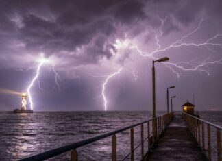 Monsoon Retreats, But Rain Continues: 10 States On Alert, Snowfall In Hills Monsoon Retreats, But Rain Continues: 10 States On Alert, Snowfall In Hills