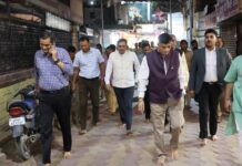 Officials Inspect Facilities for Devotees at Banke Bihari Temple in Vrindavan Officials Inspect Facilities for Devotees at Banke Bihari Temple in Vrindavan