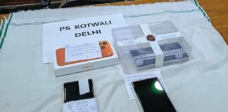 Mobile Fraud Racket Busted in Chandni Chowk; Four Shopkeepers Arrested Mobile Fraud Racket Busted in Chandni Chowk; Four Shopkeepers Arrested