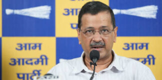 AAP Leader Arvind Kejriwal Detained by Police While Proceeding to Jantar Mantar