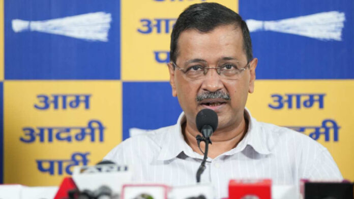 AAP Leader Arvind Kejriwal Detained by Police While Proceeding to Jantar Mantar