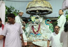 Banke Bihari to Appear as Flute-Playing Krishna on Sharad Purnima, a Rare Annual Darshan Banke Bihari will appear in a rare flute-bearing form on Sharad Purnima, as Vrindavan temples prepare special adornments, offerings and arrangements.