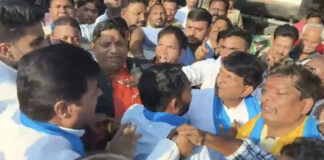 'Battle for the Microphone' Between Minister Kapil Dev and SP Leader Rakesh Sharma: Clash Erupts on Valmiki Jayanti