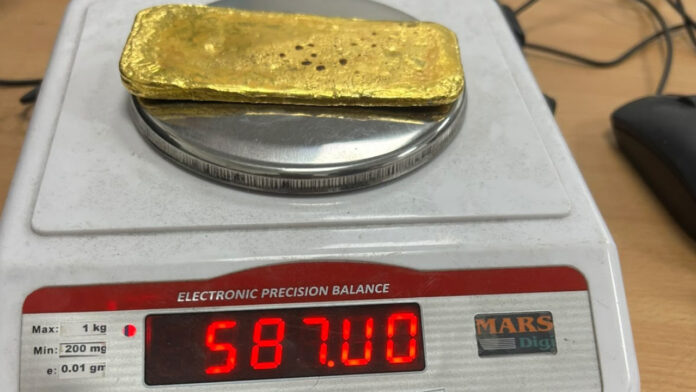 Delhi Airport Gold Smuggling: Passenger Caught Hiding Gold Worth Rs 85.77 Lakh in Socks