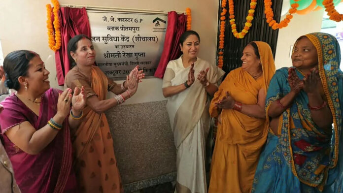Delhi CM Rekha Gupta Launches Development Projects in Shalimar Bagh, Opens Two Children’s Parks