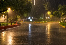 Delhi-NCR Weather: Heavy Rain and Thunderstorm Hit the Region at Midnight, Temperature Drops