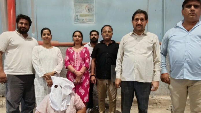 Delhi Police Arrest Woman with 31 Heroin Sachets Near Adarsh Nagar Metro Station