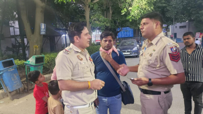 Delhi Police Inspector Rushes Man Injured by Chinese Manjha to Hospital, Helps Save His Life