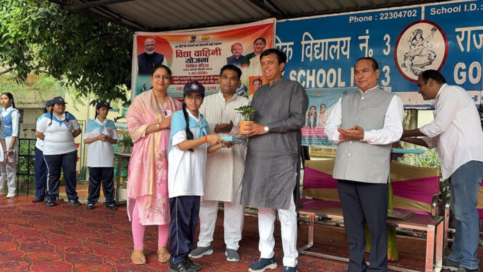 180 Schoolgirls Receive Bicycles Under Delhi Government’s Vidya Vahini Udaan Scheme