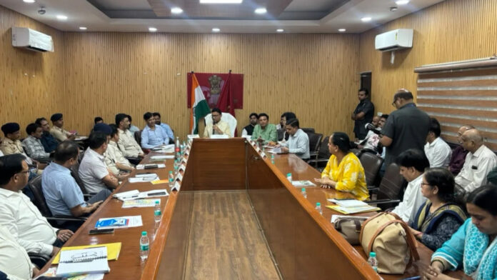 East Delhi Development Committee Reviews Public Grievances, Stresses Timely Action