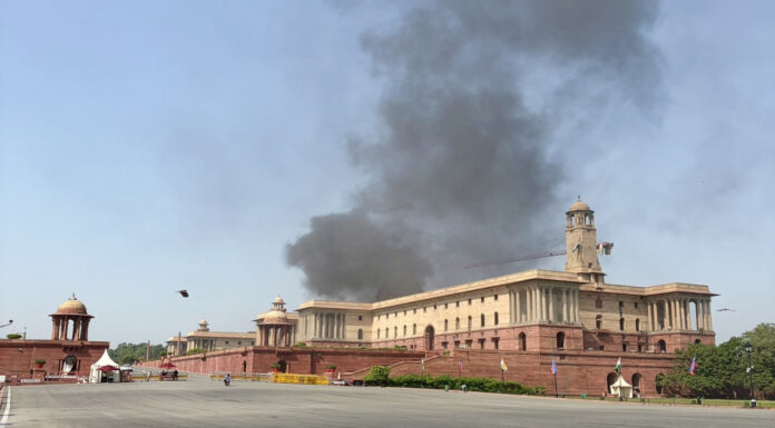 Fire Breaks Out at North Block Near Rashtrapati Bhavan, Six Fire Tenders Rushed to Spot