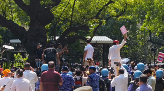 Rahul Gandhi Climbs Barricade During Delhi Protest, Reaches Akashvani Bhawan With Priyanka