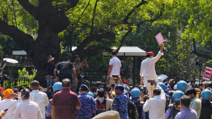 Rahul Gandhi Climbs Barricade During Delhi Protest, Reaches Akashvani Bhawan With Priyanka