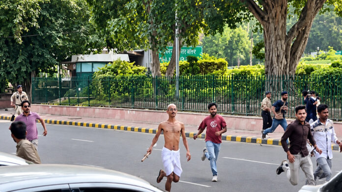 'Hey Gandhi Ji, Where Are You Running?' Viral Video from CJP Protest