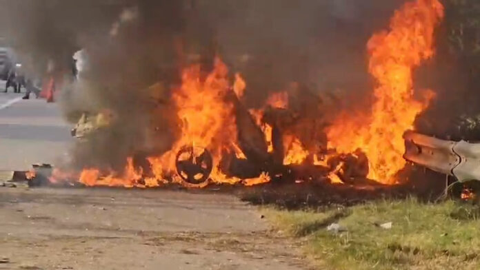 Horrific Crash on Yamuna Expressway: Car Turns Into Fireball After Hitting Patrol Vehicle, Youth Dies