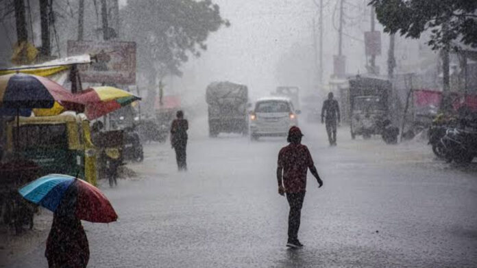 IMD Weather Alert: Snowfall in Himachal, Heavy Rain in South India; Delhi-NCR Braces for Chilly Mornings