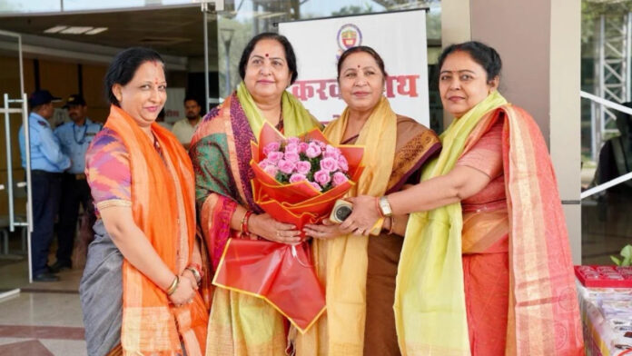 Karwa Chauth Celebrations Bring Festive Cheer to MCD Headquarters in Delhi MCD women employees celebrated Karwa Chauth at Delhi’s Civic Centre with mehendi, shopping stalls and messages promoting cultural traditions and togetherness.