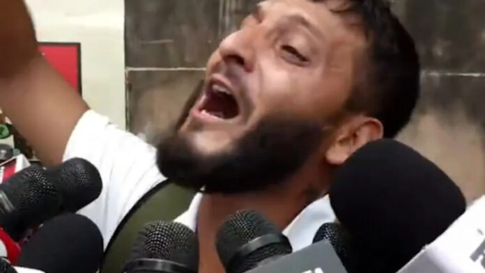 Kashmiri Muslim supporter of PM Modi beaten by Congress workers in Delhi!
