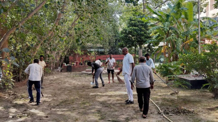Make Cleanliness a Habit: Keep Every Street, Neighbourhood and Doorstep Clean