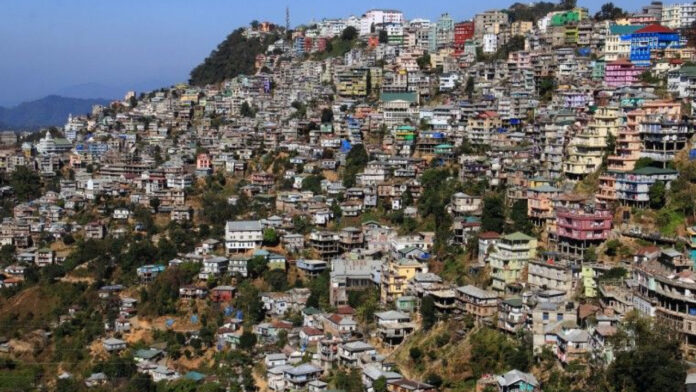 Don't want crowded tourist destinations? Note the off-seasons of these five places