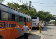 Mathura-Vrindavan Road in Danger as Tourist Buses Park Illegally, Commuters at Risk