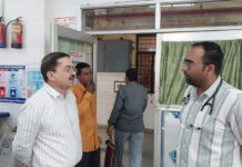 Muzaffarnagar CMO Dr Sunil Teotia Conducts Surprise Inspection, Warns Against Negligence in Emergency Care Muzaffarnagar CMO Dr Sunil Teotia inspected hospital emergency services and a nutrition centre, directing staff to ensure prompt treatment and proper patient care.