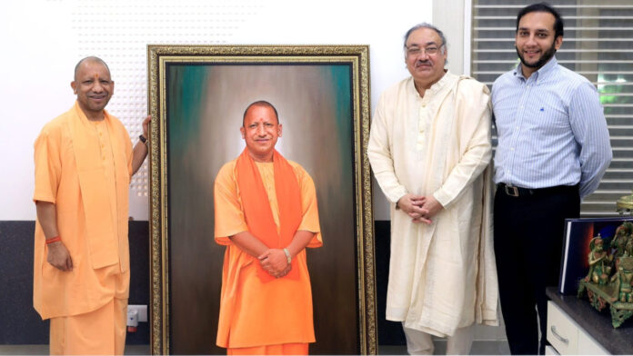 Padma Shri Artist Krishna Kanhai Presents Life-Size Portrait to CM Yogi, Invites Him to Art Gallery