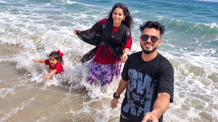 Parents Busy Making Reels as Little Girl Gets Caught in Sea Waves, Shocking Video Goes Viral