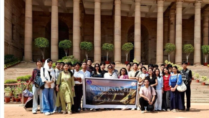PGDAV College Students Visit Rashtrapati Bhavan to Explore India's Rich Heritage