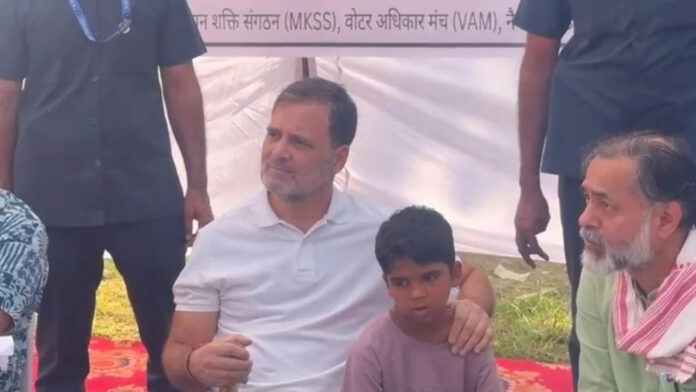 Rahul Gandhi Visits Trilokpuri Amid Complaints Over Missing Names in Voter Lists