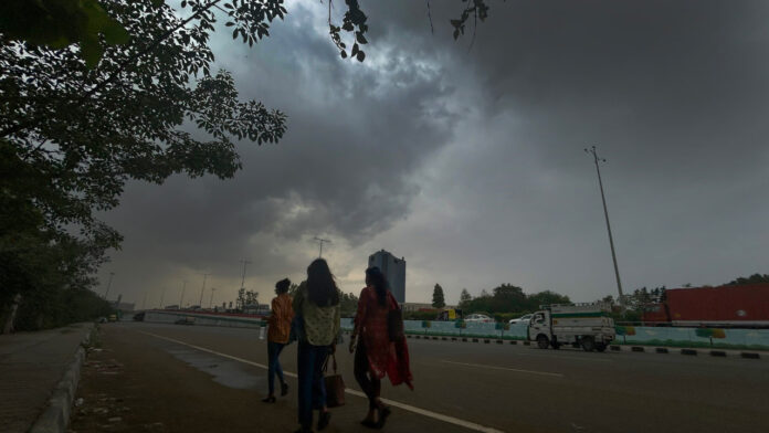 Weather Update: Delhi-NCR, UP, Bihar and Punjab Witness Heavy Rain, Cold Intensifies