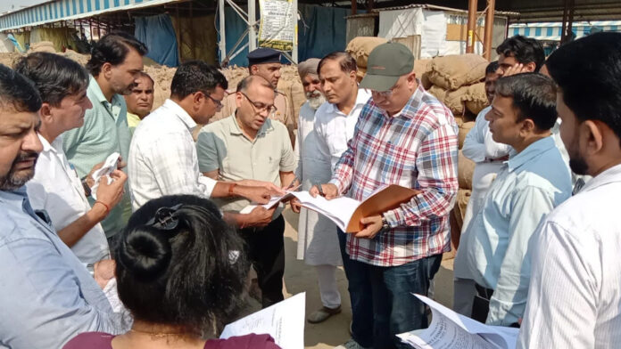 Ratia Deputy Commissioner Vivek Bharti Inspects Grain Market, Directs Officials to Speed Up Paddy Lifting