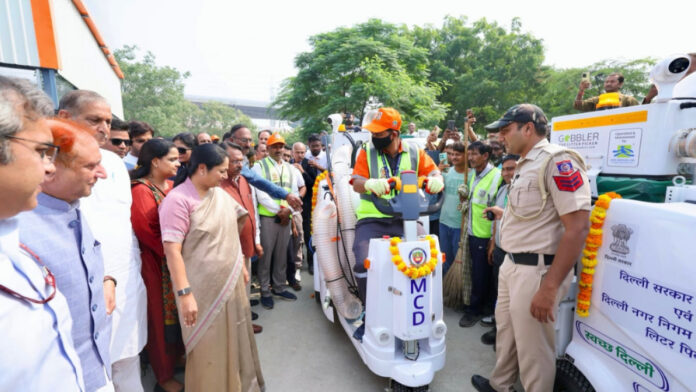 Rekha Gupta Government Deploys Modern Machines to Tackle Delhi’s Ghazipur Landfill