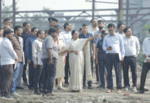Munak Canal to Get a Major Makeover Ahead of Chhath Puja Rekha Gupta Reviews Development Work from Prembari Bridge to Singalpur