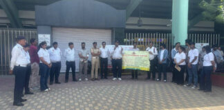 Seelampur Traffic Police Raise Awareness, Street Play Promotes Safe Driving
