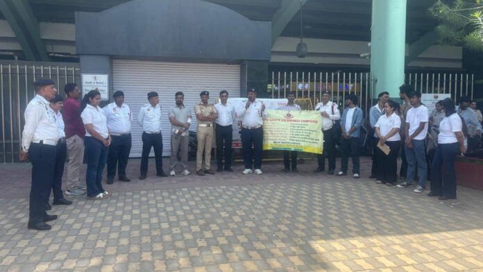 Seelampur Traffic Police Raise Awareness, Street Play Promotes Safe Driving