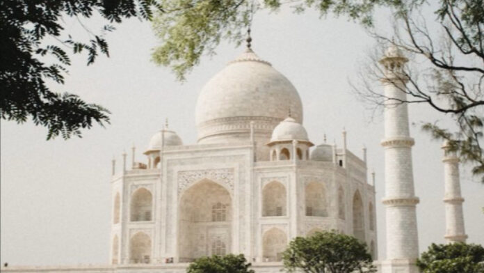 Visit Agra for 2 days, don't forget to visit these places apart from Taj Mahal
