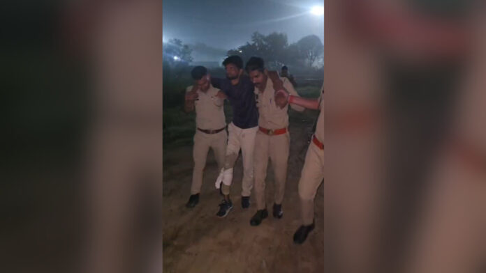 Two Suspected Burglars Arrested After Police Encounter in Mathura, Shot in Legs