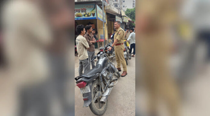 Vrindavan Police Issue Challans to 40 Vehicles for Traffic Violations